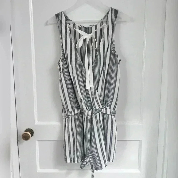 BELLA DAHL Valentina Crossback Romper LIKE NEW - Picture 5 of 5